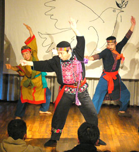 矢崎光晴さんと荒馬座のメンバーによる『蒙古踊り』